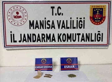 Şüpheli şahısların üzerinde esrar ele geçirildi
