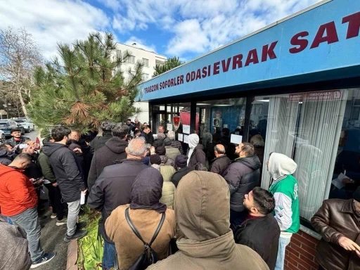 S&uuml;re uzatıldı ama yoğunluk bitmedi: Trabzon&rsquo;da 10 bin adet APP plaka değiştirildi
