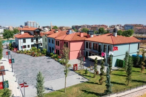 Suri&ccedil;i d&ouml;n&uuml;ş&uuml;m&uuml;n&uuml;n g&ouml;zdesi; tescilli binalar şimdi Konya turizminin yıldızı
