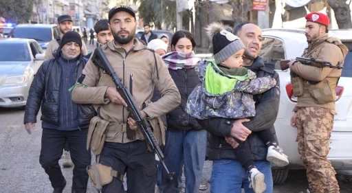 Suriye İ&ccedil; G&uuml;venlik G&uuml;&ccedil;leri, Şeyh Maksud&rsquo;da SDG&rsquo;nin canlı kalkan olarak kullandığı sivilleri kurtardı
