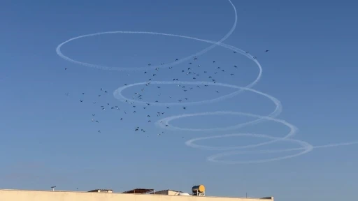 Suriye sınırı semalarında ilgin&ccedil; g&ouml;r&uuml;nt&uuml;
