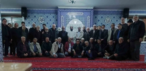 Suriyeli Abd&uuml;lkerim &Ouml;mer&rsquo;e cami cemaatinden anlamlı uğurlama
