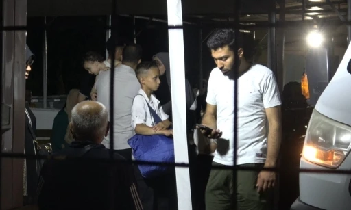 Suriyeli sığınmacıların dönüşleri gece saatlerinde de sürüyor
