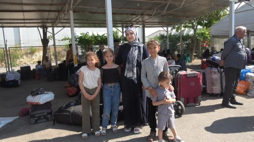 Suriyelilerden Türkiye’ye veda: &quot;Şimdi vatanı büyütme zamanı&quot;
