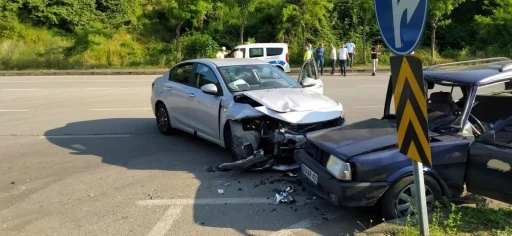 Sürücü camdan fırladı, o anlar güvenlik kamerasına yansıdı
