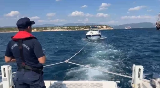 S&uuml;r&uuml;klenen teknedeki 4 kişi kurtarıldı
