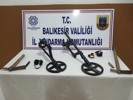 Susurluk’ta kaçak kazıya suçüstü
