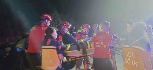 Susurluk’ta kamyonla çarpışan Fiat otomobildeki 2 kişi yaralandı
