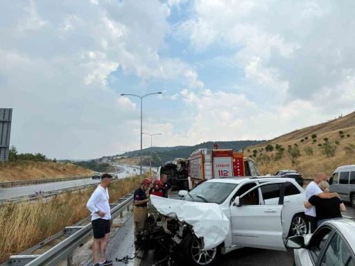 Susurluk&rsquo;ta otoyolda cip ile kamyon &ccedil;arpıştı: 1 yaralı
