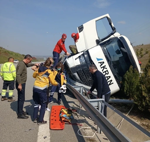 Susurluk&rsquo;ta tek taraflı kazada s&uuml;r&uuml;c&uuml; yaralandı
