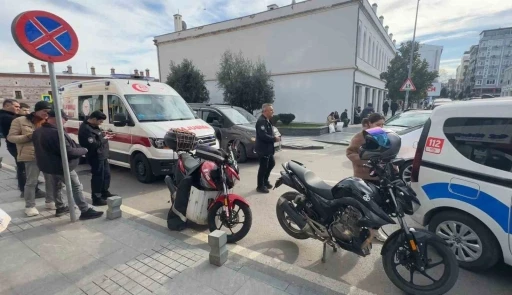 SUV tipi ara&ccedil; motosikletlilere &ccedil;arptı: 2 yaralı
