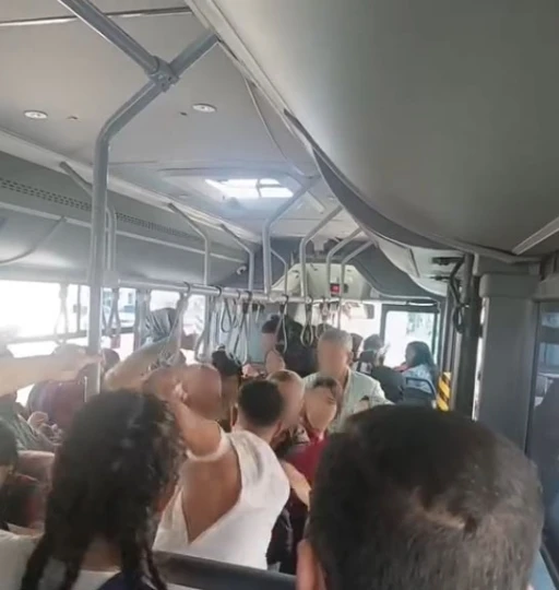 Taciz iddiası otobüsü karıştırdı, tekme tokat kavga ettiler
