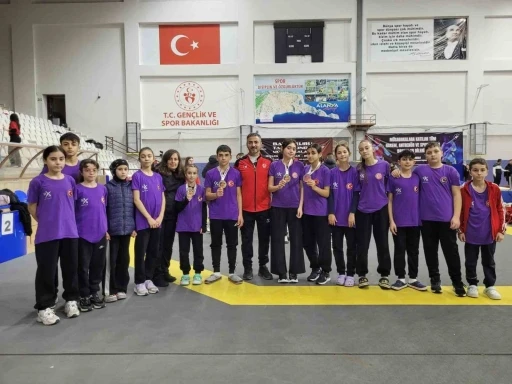 Taekwondoda sporculardan b&uuml;y&uuml;k başarı
