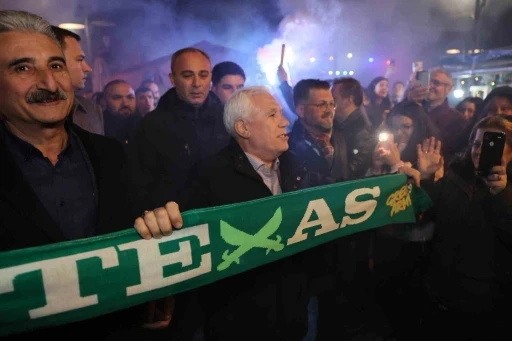 Tahanlı Pide ve &ccedil;aylar başkan Bozbey&rsquo;den
