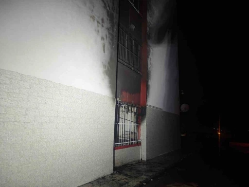 Tahliye edilen okulda çıkan yangın panikletti
