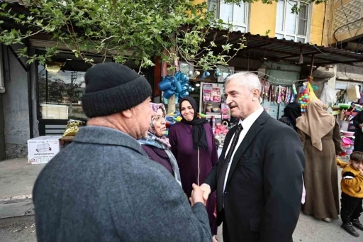 Tahmazoğlu, semt pazarı esnafını ziyaret etti
