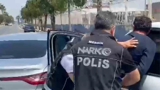 Takibe alınan ara&ccedil;ta 24 kiloya yakın esrar ele ge&ccedil;irildi
