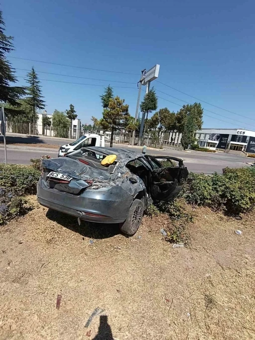 Takla atan araçtaki 9 yaşındaki çocuk hayatını kaybederken 4 kişi yaralandı
