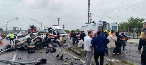 Takla atan otomobil ters d&ouml;nd&uuml;: 2&rsquo;si &ccedil;ocuk 5 yaralı
