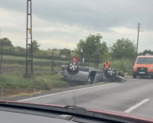 Takla atan otomobilin s&uuml;r&uuml;c&uuml;s&uuml; yaralandı
