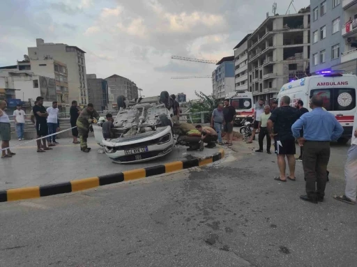 Takla atarak hurdaya d&ouml;nen Fiat 2 kişiye mezar oldu
