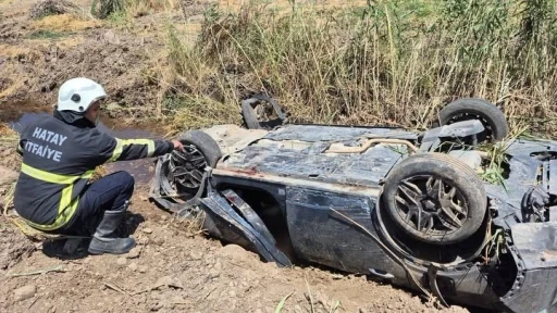 Takla atarak hurdaya d&ouml;nen otomobilin s&uuml;r&uuml;c&uuml;s&uuml; yaralandı
