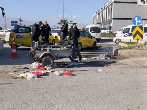 Taksi ile sepetli motosiklet &ccedil;arpıştı: 2 yaralı
