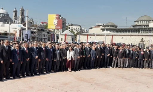 Taksim Meydanı&rsquo;nda 19 Mayıs t&ouml;reni d&uuml;zenlendi
