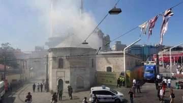 Taksim Meydanı’nda korkutan yangın: Boyalar patladı, panik yaşandı
