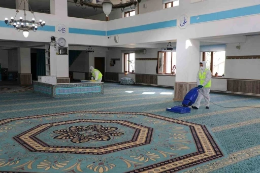 Talas&rsquo;ın camilerinde Ramazan&rsquo;a &ouml;zel temizlik
