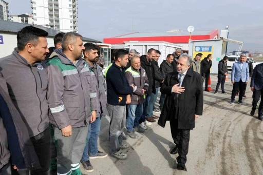 Talas&rsquo;ta bayram coşkusu: Başkan Yal&ccedil;ın personelle kucaklaştı

