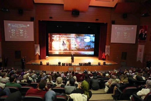 Talas&rsquo;ta Ramazan coşkusu Hatice K&uuml;bra Tongar S&ouml;yleşisi ile s&uuml;rd&uuml;

