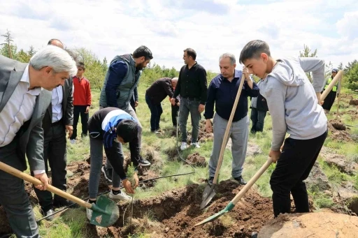 Talaslı çocuklar, Süleymanlı’da geleceğe umut fidanı dikti
