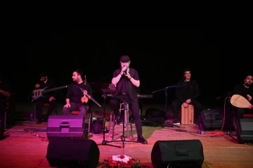 Talha Bora Öge’den şiir ve türkü ziyafeti
