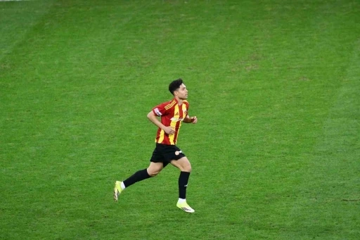 Talha Sarıaslan ilk gol&uuml;n&uuml; attı
