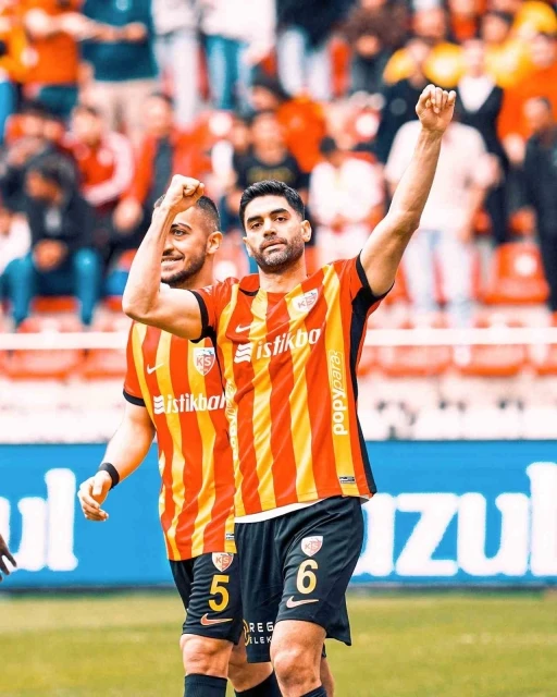 Talha ve Karimi ilk gollerini attı
