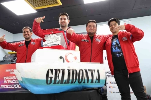 Tam otonom su &uuml;st&uuml; deniz aracıyla 284 takım arasından T&uuml;rkiye ikinciliği
