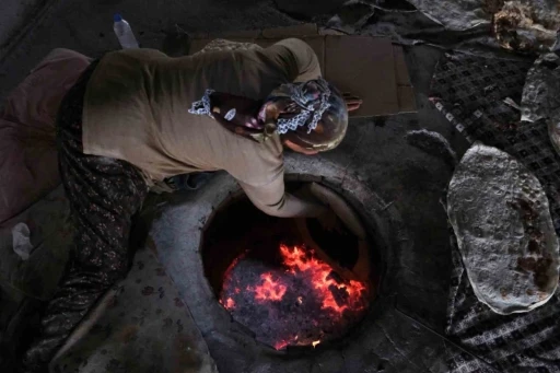 Tandırlar Ramazan sofraları i&ccedil;in yanıyor

