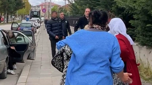 Tanığın verdiği ifadeyi beğenmeyen sanık yakınları hırsını kadın gazetecilerden &ccedil;ıkardı
