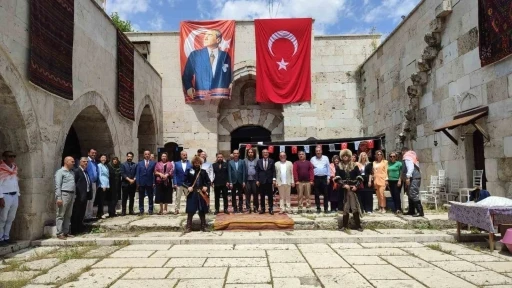 Tarihi Akhan Kervansarayında Y&ouml;r&uuml;k k&uuml;lt&uuml;r&uuml;ne ev sahipliği yaptı
