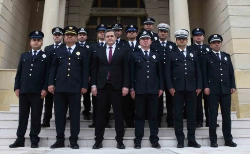 Tarihi bina önünde 88 yıl sonra aynı poz
