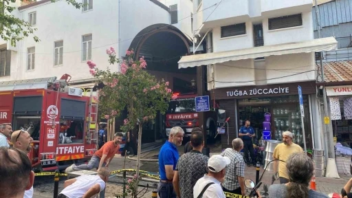 Tarihi çarşıda çıkan yangında zaman karşı mücadele veriliyor
