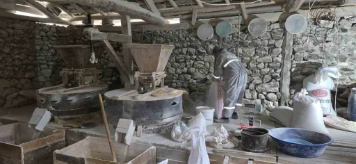 Tarihi değirmen suyun g&uuml;c&uuml;yle 300 yıldır ayakta
