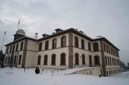 Tarihi Erzurum Kongre Binası i&ccedil;in tehlike zilleri &ccedil;alıyor
