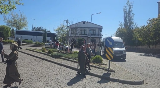 Tarihi Harput Mahallesi&rsquo;nde bayram yoğunluğu
