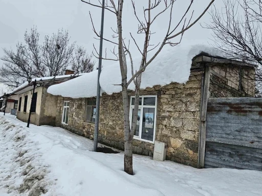 Tarihi Harputta dondurucu soğuklar etkisini s&uuml;rd&uuml;r&uuml;yor
