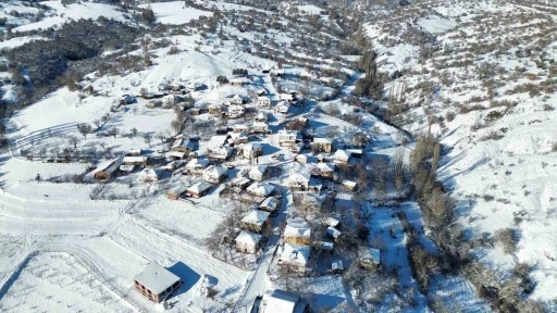 Tarihi il&ccedil;ede kış g&uuml;zelliği
