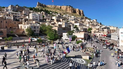 Tarihi kent Mardin, bayramda turistlerin g&ouml;zdesi oldu
