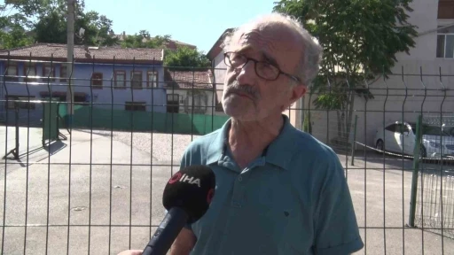 Tarihi mezarın &uuml;zeri &ccedil;akıl taşlarıyla kapatılıp otopark g&ouml;r&uuml;n&uuml;m&uuml; verildi
