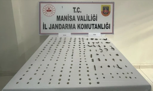 Tarihi objeler ve sikkeleri satmak isterken jandarmaya yakalandı
